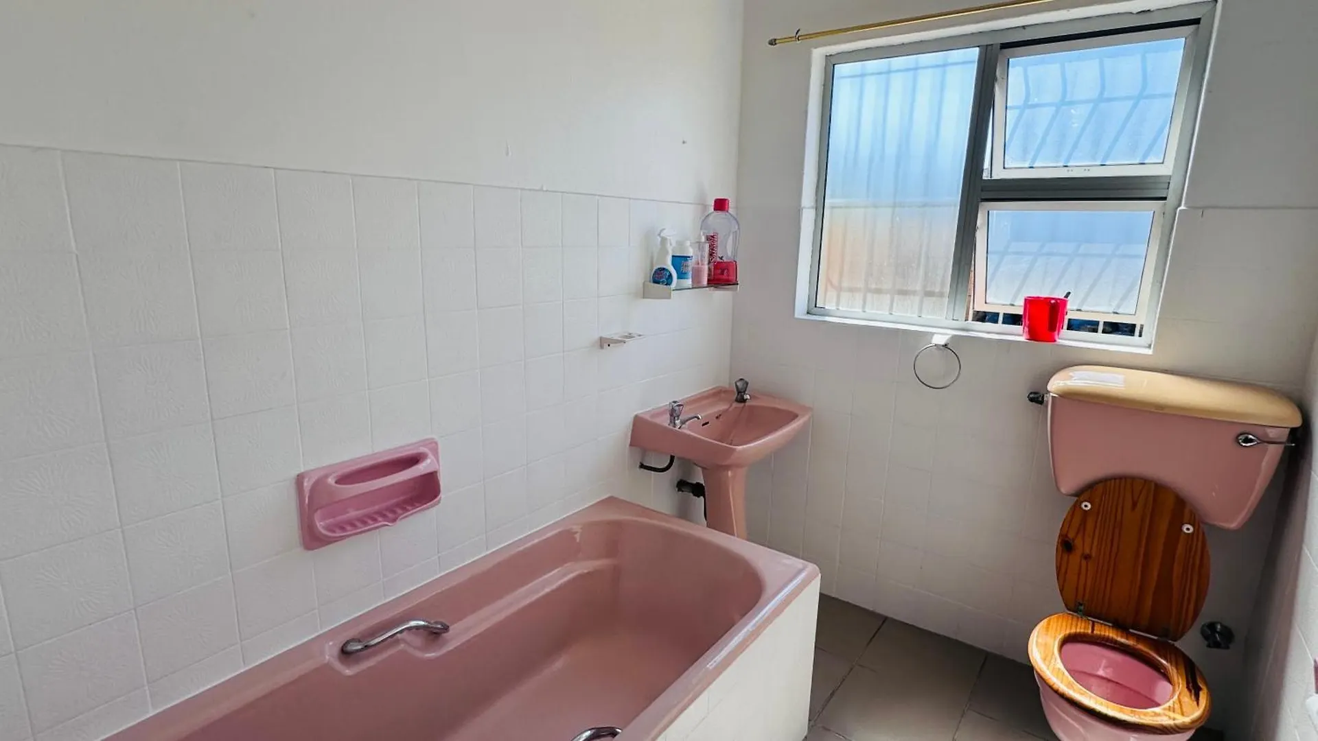 Leisure Lodges Family Room Parow Cape Town 0*,  South Africa