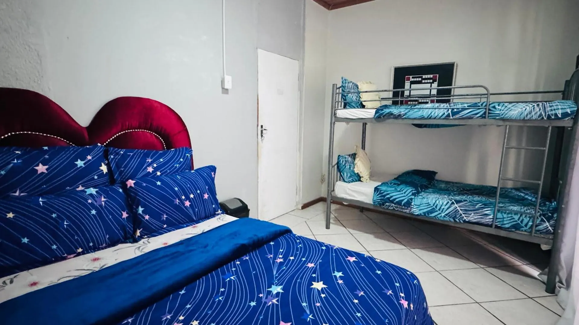 Leisure Lodges Family Room Parow Cape Town 0*,  South Africa