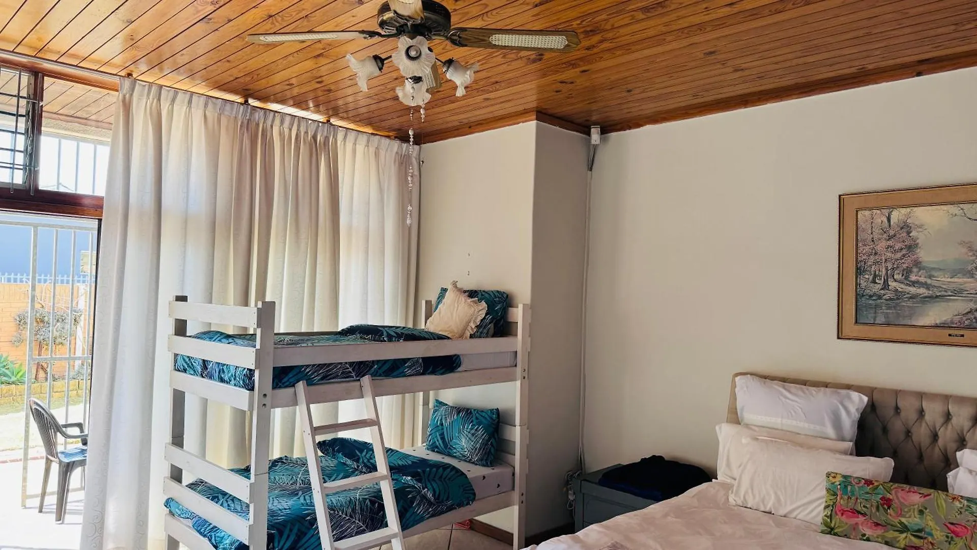 Guest house Leisure Lodges Family Room Parow Cape Town